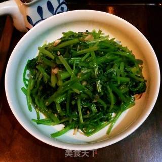 蒜香嫩芹的做法