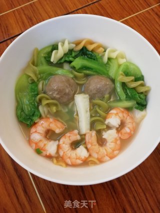 鲜虾三色蔬菜面的做法