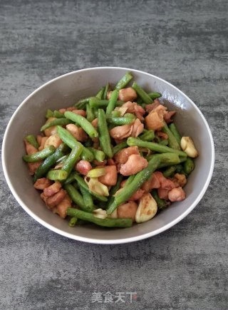 豆角烧鸡肉的做法