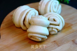 老面椒盐花卷的做法