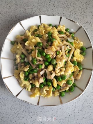 杏鲍菇豌豆炒鸡蛋的做法