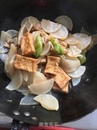 萝卜烧油豆腐的做法