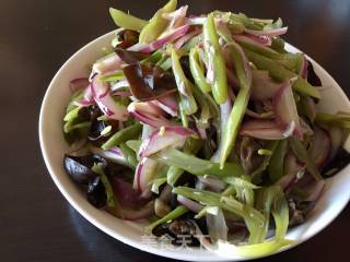 去湿补肾之  龙芽豆炒黑木耳的做法