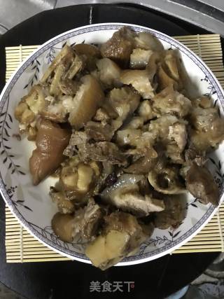卤猪脚的做法