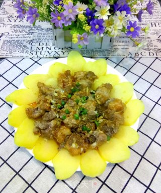 土豆蒸排骨的做法