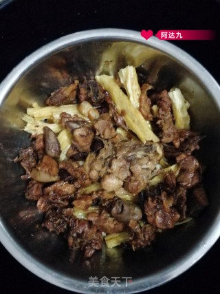 腐竹焖鸭肉的做法