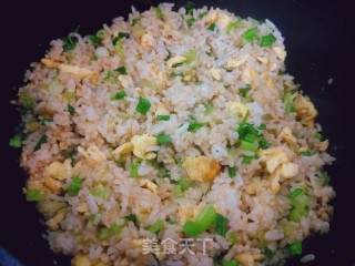 葱香芹菜蛋炒饭的做法