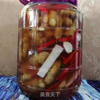一罐酸菜，  是四川的味道，是外婆的味道  是我最爱吃的川菜