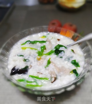 菠菜香菇水滑肉片粥的做法