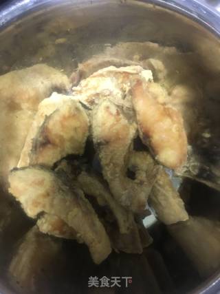 炸鱼块的做法