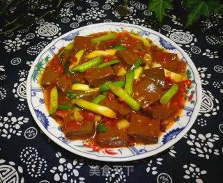 蒜苗烧鸭血的做法