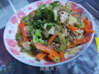 青红双椒爆牛肉末的做法