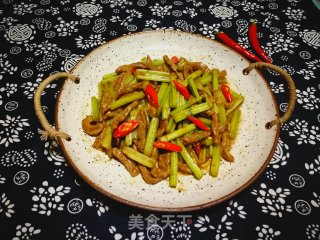芹菜炒牛柳的做法