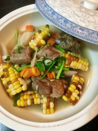 玉米莲藕炖排骨的做法