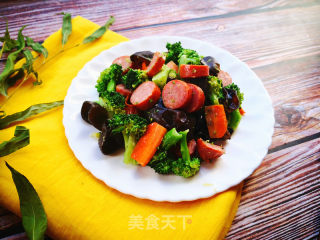西兰花炒牛肉肠的做法