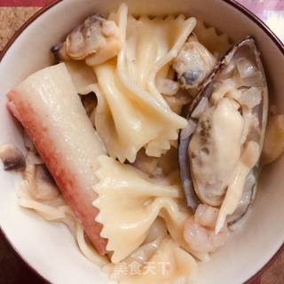 白汁奶油海鲜蝴蝶面（如何煮蝴蝶面）的做法