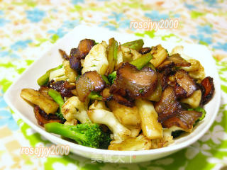 腊味--腊肉炒双花的做法