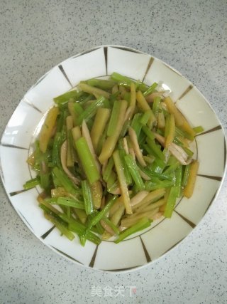芹菜炒土豆丝的做法