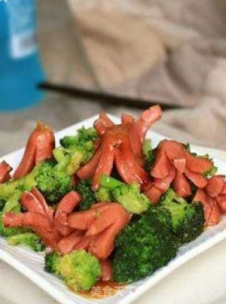西兰花炒肠的做法