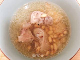 猪脚黄豆汤的做法