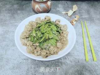 香菇丸子拼盘素炒芸豆的做法