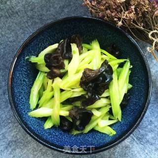 清炒芹菜木耳的做法
