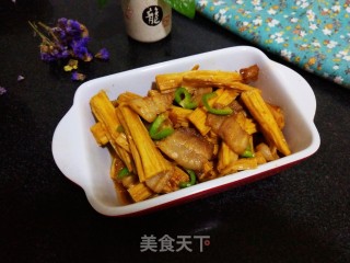 五花肉炒腐竹的做法