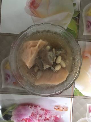 莲藕筒骨汤的做法