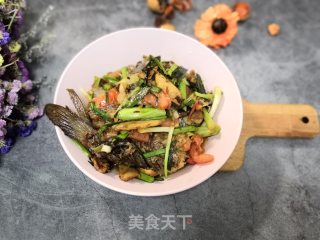 大蒜焖天山雪鱼的做法