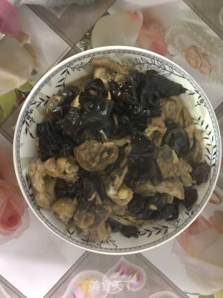 木耳炒鸡腿的做法