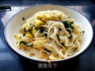鸡蛋菠菜炒米粉的做法