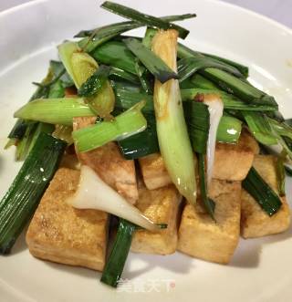 蒜苗炒豆腐的做法