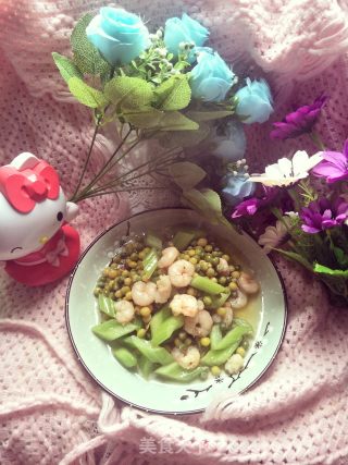 西芹炒虾仁的做法