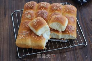 超松软芝麻餐包的做法