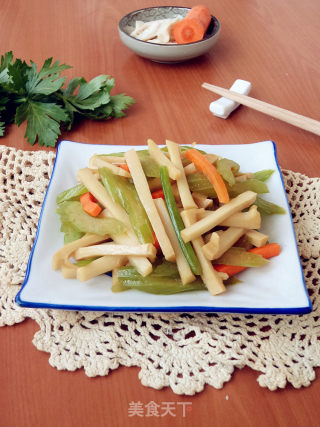 竹笋炒芹菜的做法