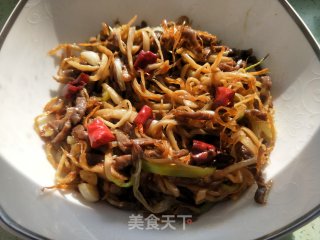 干煸手撕杏鲍菇肉丝的做法