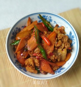 酱香红萝卜炒肉的做法