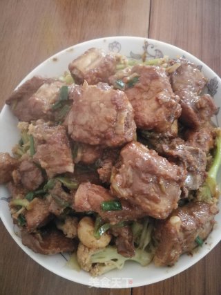 #团圆饭#排骨烧菜花的做法