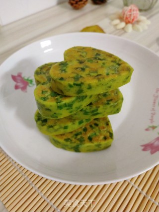韭菜鸡蛋❤️型饼的做法