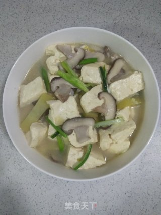 土豆香菇炖豆腐的做法
