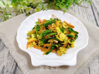菠菜梗炒鸡蛋的做法