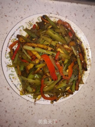 芹菜炒香干的做法