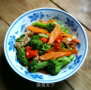 西兰花胡萝卜炒肉的做法