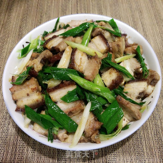 蒜苗炒烧肉的做法