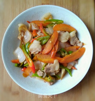 五花肉炒洋葱的做法