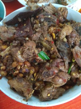 黄豆炒鸭肉的做法