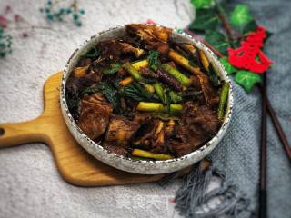 大蒜炒羊肉的做法