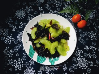 #团圆饭#西芹炒木耳的做法