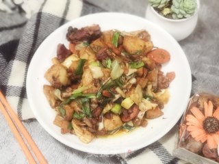 红烧冬笋焖腊鸡腿的做法