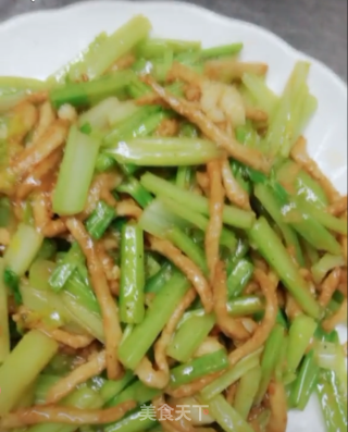芹菜肉丝的做法